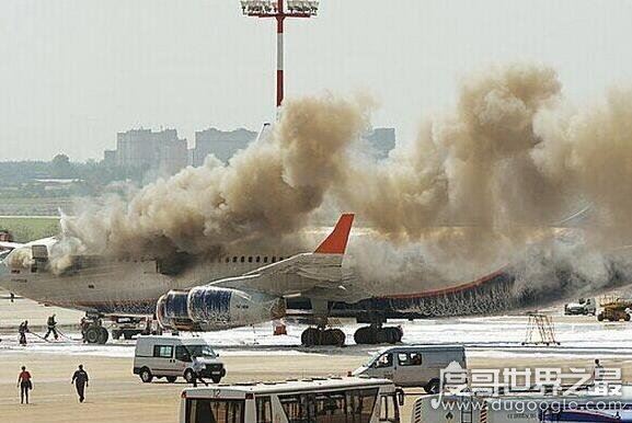 突发！俄罗斯一客机起火41人遇难，事故原因疑似遭雷击