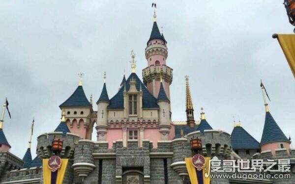 世界上第一个主题公园，加州迪士尼1955年建成（数十年后仍然火爆）