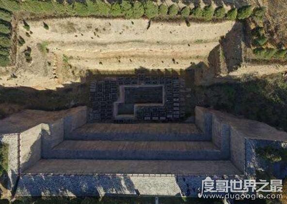 中国至今出土最大的墓，秦公一号大墓挖了十年发现247个盗洞