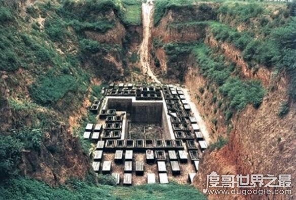 中国至今出土最大的墓，秦公一号大墓挖了十年发现247个盗洞