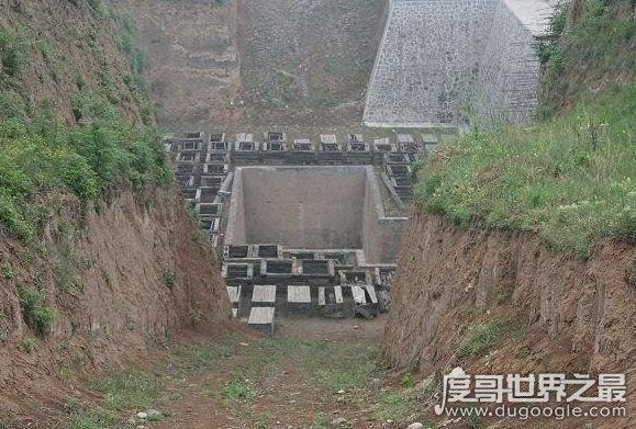 中国至今出土最大的墓，秦公一号大墓挖了十年发现247个盗洞