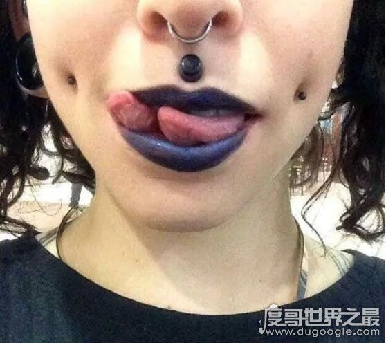 残忍恐怖的人体艺术,分舌手术竟然让接吻更有快感