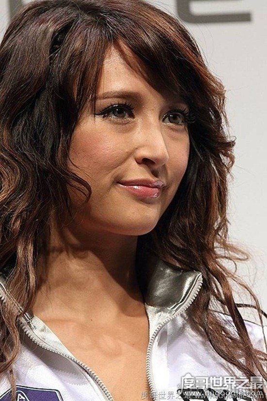 混血女神莉亚迪桑10年发行写真 性感比基尼辣度破表