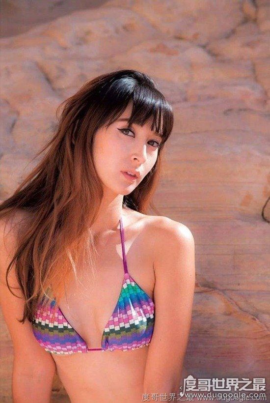 混血女神莉亚迪桑10年发行写真 性感比基尼辣度破表