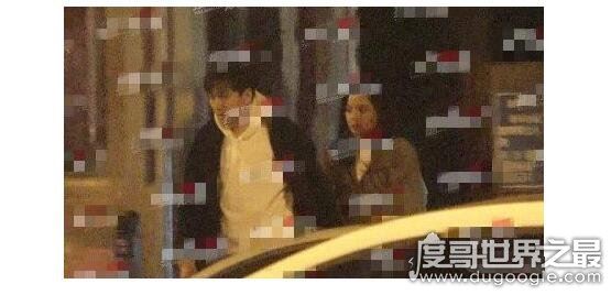 翟天临辛芷蕾恋情再次石锤，两人相处亲密挽手回同一小区