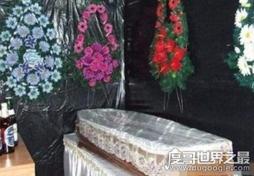 世界上最恐怖的床，棺材床你敢睡吗(让你体验死亡的氛围)