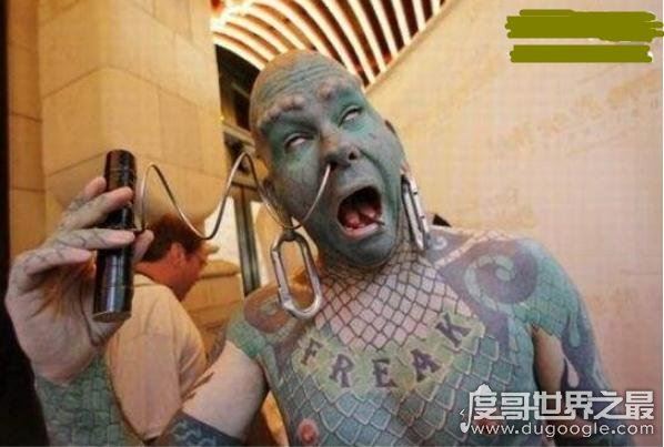 全球“另类”整容，埃里克·斯普拉格变身“蜥蜴人”(舌尖分叉)