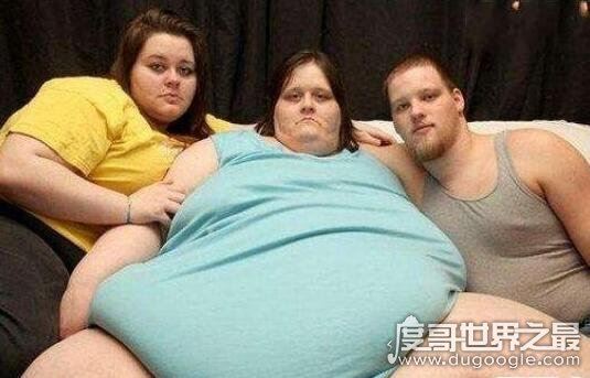 世界上最重的人苏珊娜·埃曼 ，也是世界上最胖的人(有1450斤)