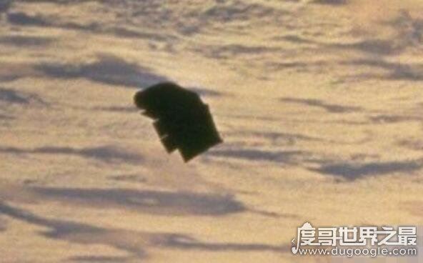 13000年前的外星人造黑骑士卫星，实际上是遗落太空的隔热罩
