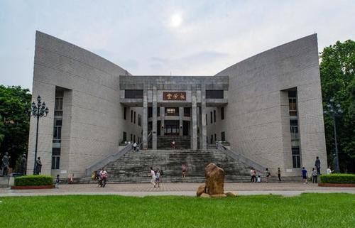 中山大学校园灵异事件，设计人员死于非命的永芳堂（已经拆除）