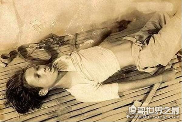 马路大是日本731部队的试验者,被各种生化武器折磨至死