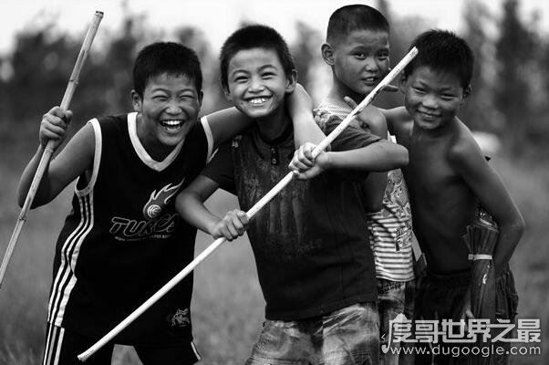 发小是什么意思,就是从小一起玩到大的朋友(父辈互相认识)