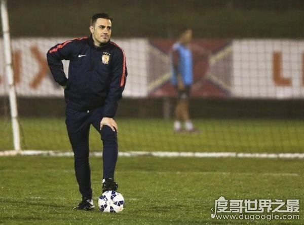 历届世界足球先生名单，C罗5次加冕与梅西并列第一