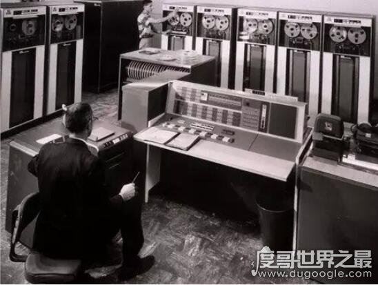 电子计算机发明于哪一年,1946年在美国问世(为研制导弹而生)
