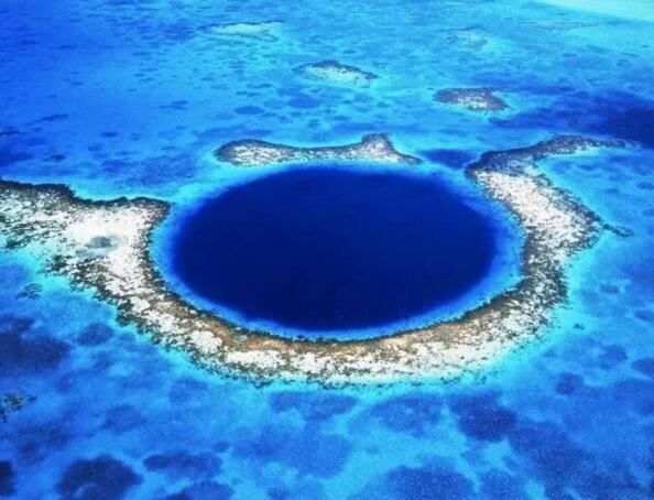 世界十大末日天坑，重庆小寨天坑直径622米(深666米）