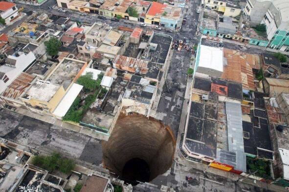 世界十大末日天坑，重庆小寨天坑直径622米(深666米）