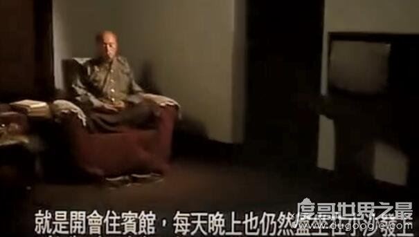 海灯法师本名释海灯,从17岁入佛门之后就没有躺着睡觉过