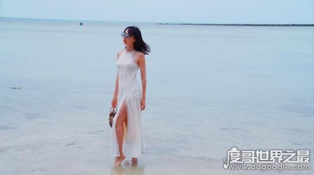 雷佳音老婆翟煦飞好漂亮，肤白貌美大长腿(比迪丽热巴还好看)
