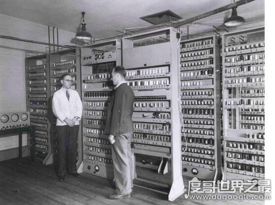 世界上第一台电脑,诞生于1946年(占地150平方米/重30吨)