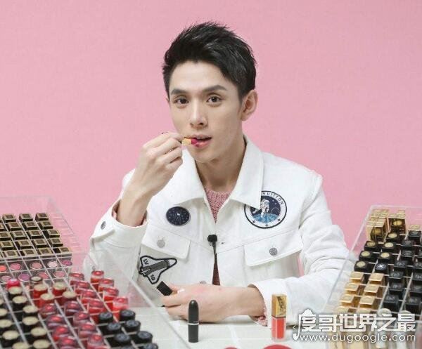 超级彩妆网红,李佳琦是哪里人(美妆师榜样)