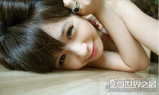 绿茶婊是什么意思,就是装纯的妓女(给钱就能睡的假清纯)