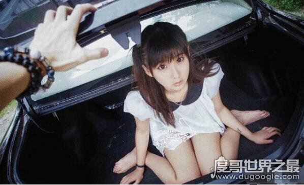 绿茶婊是什么意思，就是装纯的妓女(给钱就能睡的假清纯)