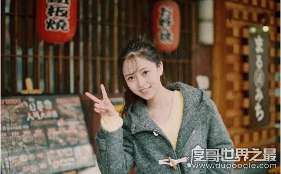 绿茶婊是什么意思，就是装纯的妓女(给钱就能睡的假清纯)