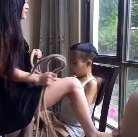 世界上最丑的富二代，外星人陈山和美女床照曝光