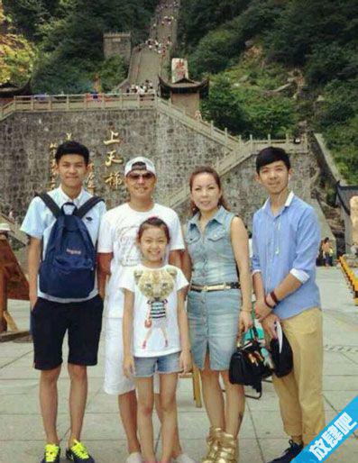 变形记赵迪资料-哥哥赵耀照片完整版