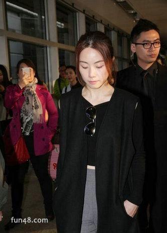 邓丽欣流泪谈分手 疑似六分钟不雅视频曝光致分手