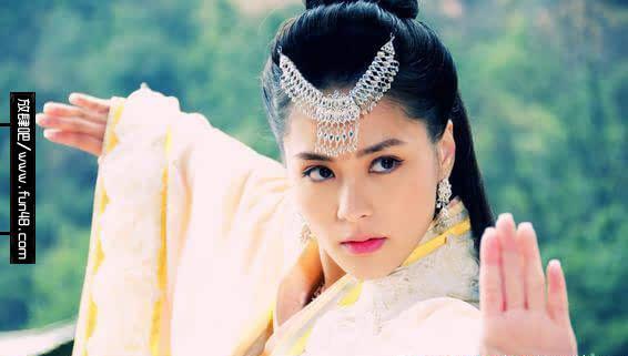 钟欣潼与陈冠希艳照事件 钟欣潼个人资料身高体重微博三级喷血照