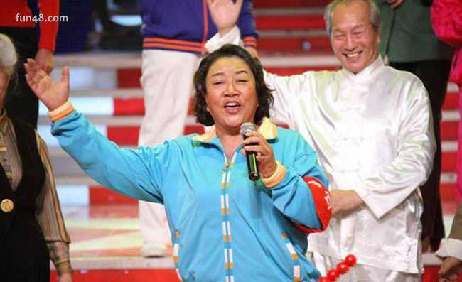 黑妮的个人简历年龄多大 六旬老太海豚音红遍网络开口令人震惊