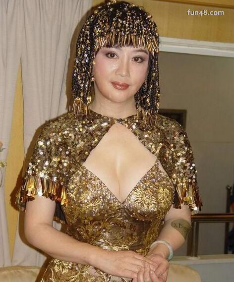 宫雪花个人资料拥有H奶大龄选美屡夺冠 宫雪花年轻时照片