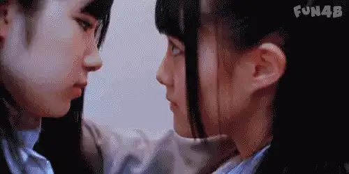 女同蕾丝边接吻