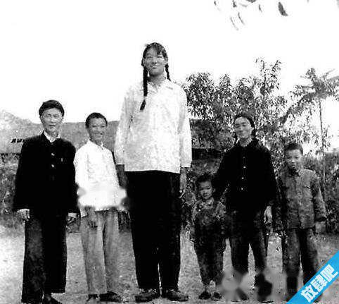 世界上最高的人，中国巨人詹世钗高达3.19米