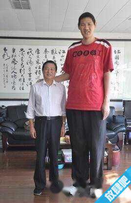 世界上最高的人，中国巨人詹世钗高达3.19米