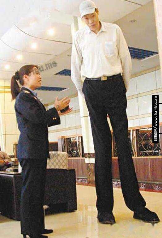 世界上最高的人，中国巨人詹世钗高达3.19米