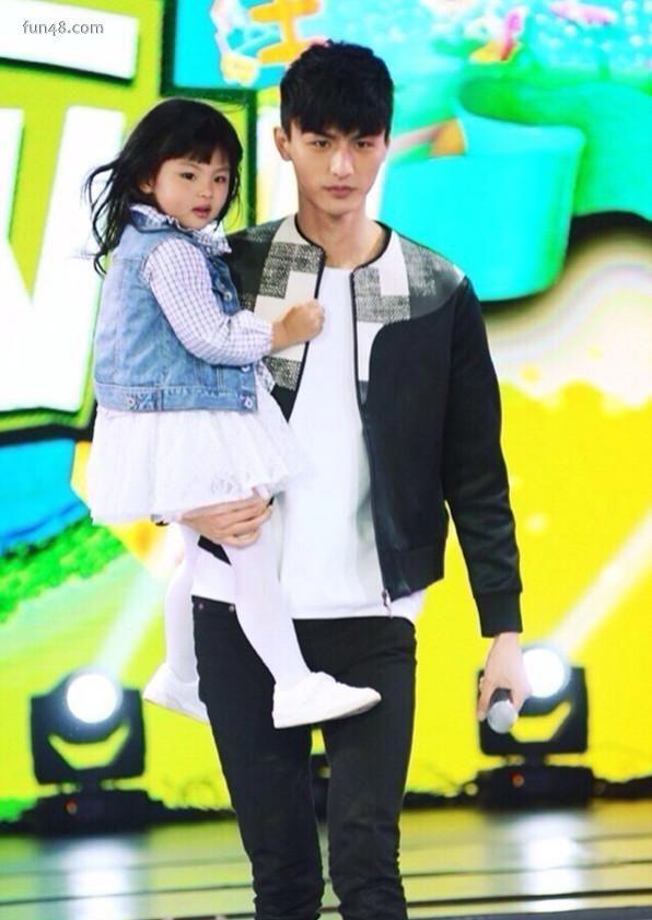 刘畅老婆吴子佳照片/刘畅女儿朵朵