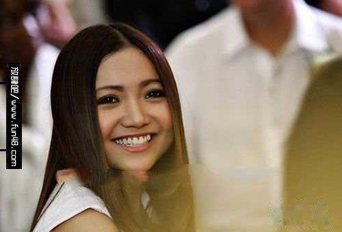 夏芮丝嗓子毁了吗?charice为什么变性?