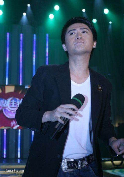 主持人杨帆个人资料简历 杨帆老婆李松奇和女儿照片