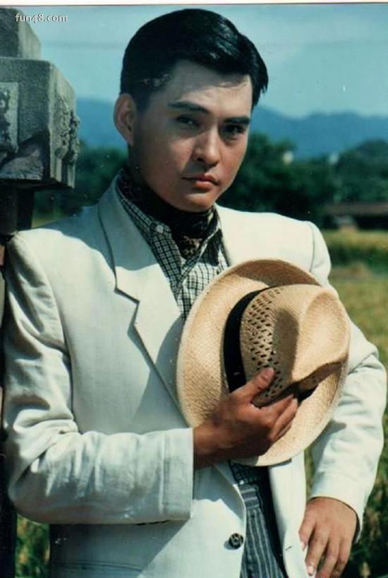 顾冠忠帅过张智霖红极一时 拍三级片成一生污点60岁跑龙套无人提