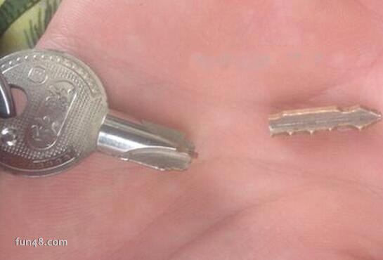 钥匙开一半断在锁里怎么办的解决方法