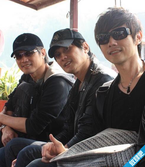 包氏三兄弟(包伟铭包小松包小柏)是私生子父早逝母患癌 捧红孙燕姿陈小春