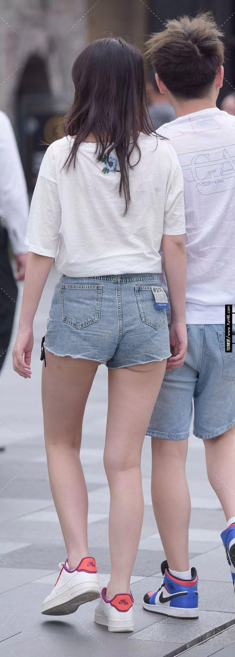 夏天街拍热裤美腿美女背影屁股