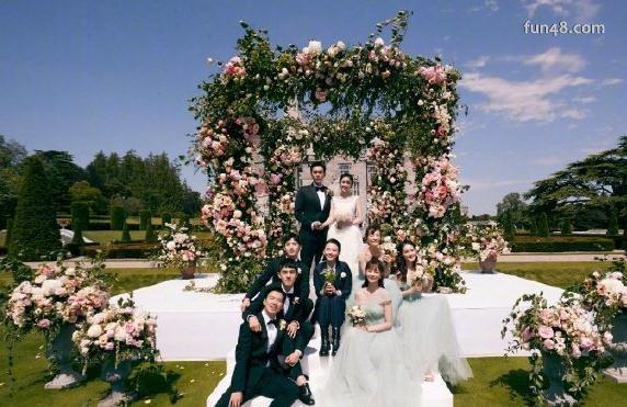 唐艺昕裙子上的英文甜翻网友：love you as love life是什么意思