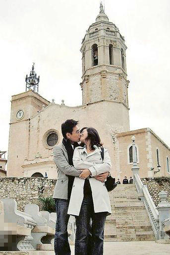 陈松伶和张铎婚纱照拍摄样片欣赏 TVB松松姐姐陈松伶复出开嗓婚纱写真照图片