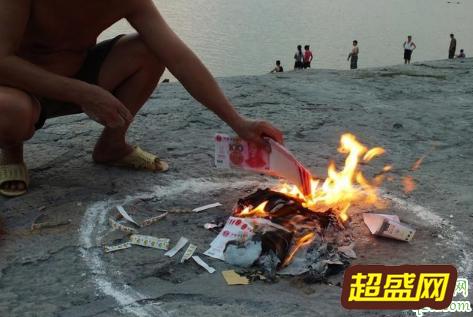 7月15鬼节真的有鬼吗 为什么七月十五是鬼节的由来