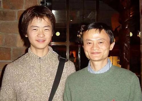 马云一家四口图片曝光！家人颜值都超高