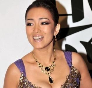 女星上衣脱落不慎露乳！盘点十大露乳女星