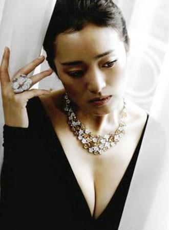 女星上衣脱落不慎露乳！盘点十大露乳女星